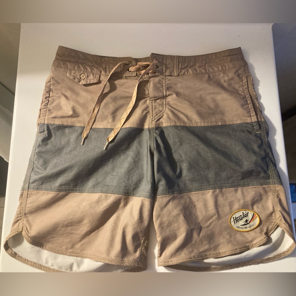 Howler Brothers sz 32 hybrid boardshorts.